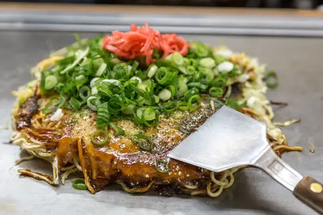 Okonomiyaki, la délicieuse omelette japonaise