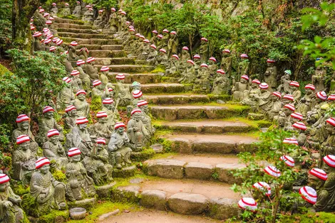 Le temple Daisho-in, sur l'ile sacrée de Miyajima, vaut le détour avec ses 500 petites statues bouddhiques