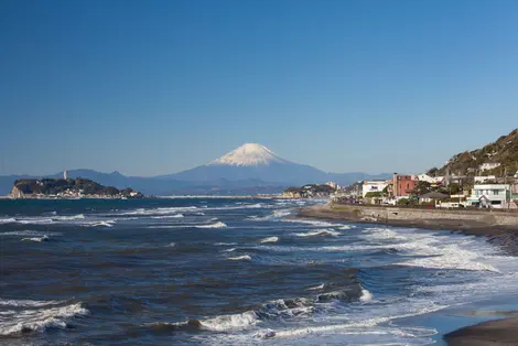 Le Mont Fuji depuis la presqu'île et les plages d'Enoshima à Kamakura : une idée d'excursion à la journée