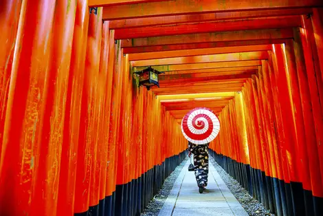 Visitez Fushimi Inari, le plus grand sanctuaire de Kyoto