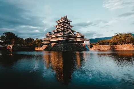 Matsumoto Castle, wegen seines dunklen Äußeren auch als "Raven Castle" bekannt