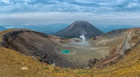 Cratère de volcan à Hokkaido, parc national Akan-Mashu