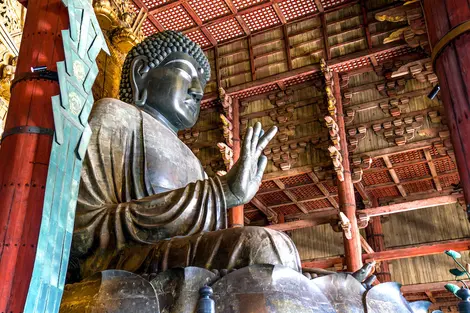 Todai-ji-Tempel und seine imposante Buddha-Statue: ein Muss in Nara