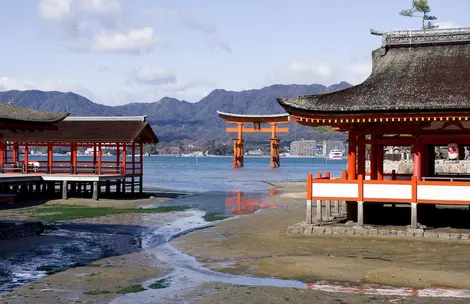 Itsukushima, popularmente conocida como Miyajima