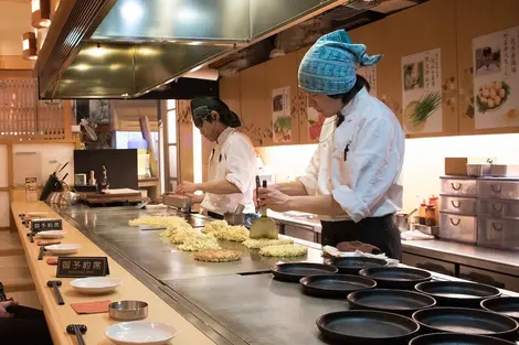 El okonomiyaki de Hiroshima, la especialidad local El okonomiyaki de Hiroshima, la especialidad local