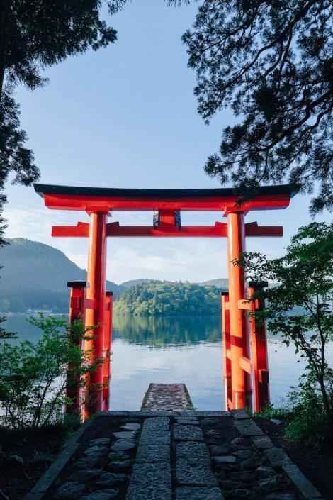 Purta torii en el lago Ashi, Hakone
