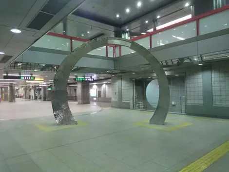 Tochōmae Station, Ōedo Line