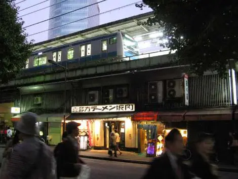 Kitakata Ramen shop underneath Yūrakuchō Station at night, Tokyo Kitakata Ramen shop underneath Yūrakuchō Station at night, Tokyo