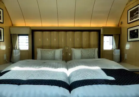 Bedroom of the suite on the Twilight Express Mizukaze Bedroom of the suite on the Twilight Express Mizukaze