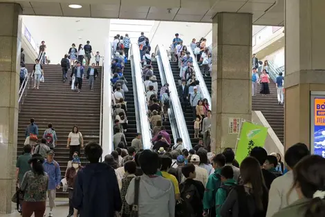 Kawasaki Station concourse Kawasaki Station concourse