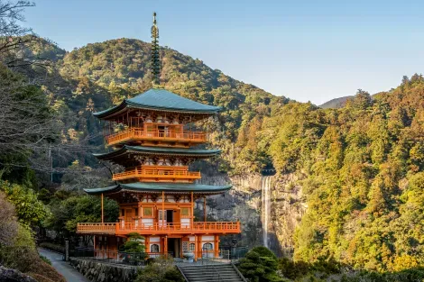 Three-story pagoda with Nachi Falls in the background