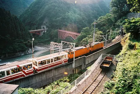 Train through Kurobe Gorge