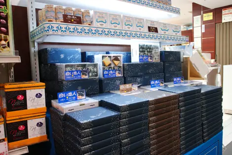 Étales de boîtes de Shiroi Koibito