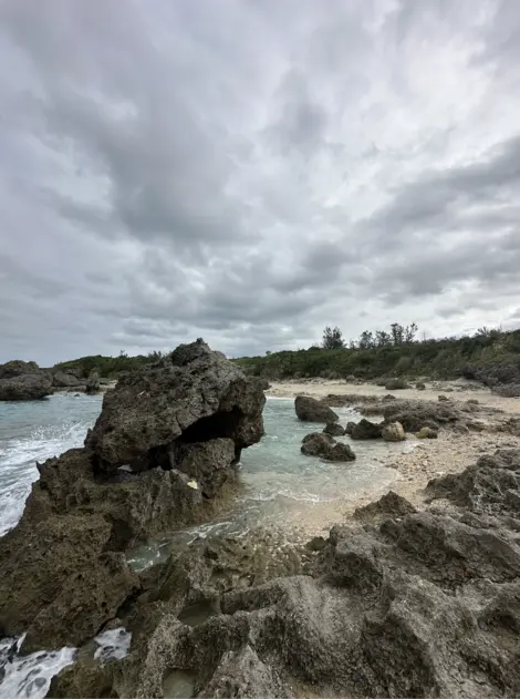 mermaids grotto okinawa rocks