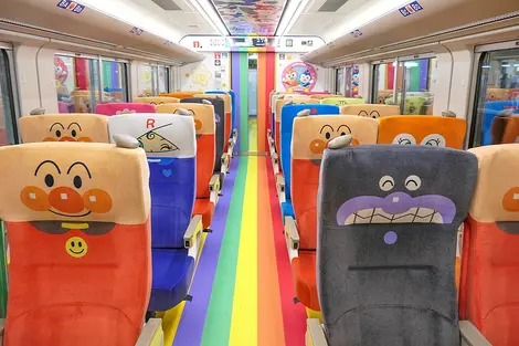 JR_Series2700_Inside_Anpanman