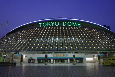 Oltre ad essere il domicilio dei Yomiuri Giants di Tokyo, il Tokyo Dome ospita anche concerti dei più grandi artisti giapponesi e internazionali.