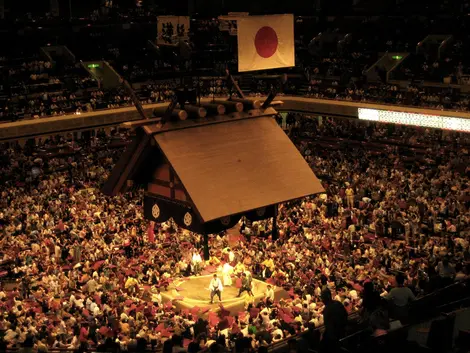 L'arène de sumo Ryogoku à Tokyo L'arène de sumo Ryogoku à Tokyo
