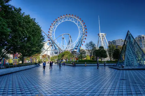 Il n'y a pas que le sport au Tokyo Dome. On y trouve aussi un mini parc d'attraction.