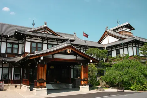 Entrada al Hotel Nara.