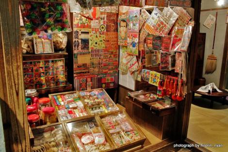 Il negozio di dolci è una delle principali attrazioni del museo Shitamachi.