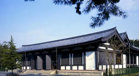 Entrada al Museo del Tesoro Nacional Kofukuji. Entrada al Museo del Tesoro Nacional Kofukuji.