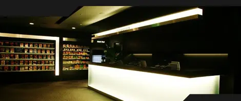 Le Bagus Gran Cyber Cafe est un mangakissa dans les règles de l'art. Internet, manga films, jeu vidéo, tout pour passer une bonne nuit.