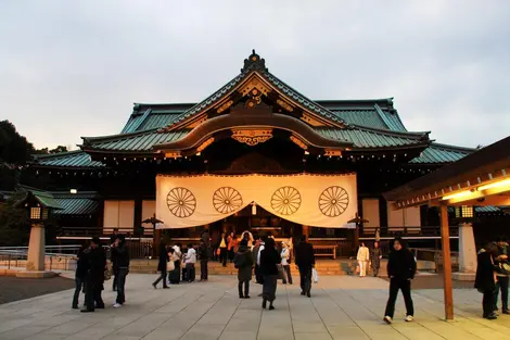 Le sanctuaire polémique de Yasukuni Le sanctuaire polémique de Yasukuni