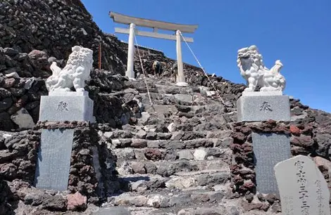 Les marches menant vers le sommet du Mont Fuji. Mont Fuji