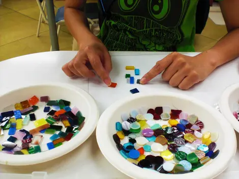 Clases de mosaicos en el Hida Takayama Memorial Revival Hall.