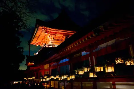 3.000 traditionelle Lampions beim Setsubun Mantoro in Nara