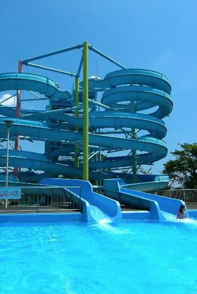 Tobogán en las piscina Chupea Tobogán en las piscina Chupea