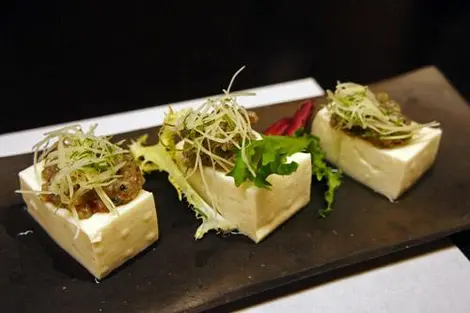 Delicioso tofu del restaurante Tosho en Hiroshima.