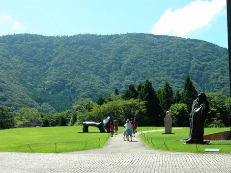 Les statues du parc Chôkoku no Mori, musée de sculptures en plein air Les statues du parc Chôkoku no Mori, musée de sculptures en plein air
