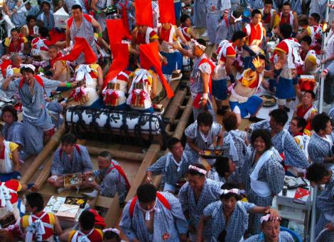 El desfile del festival Tenjin Matsuri.