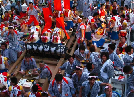 El desfile del festival Tenjin Matsuri.