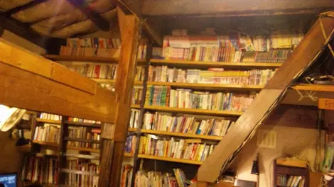 Bücherwand im Amanto Bücherwand im Amanto