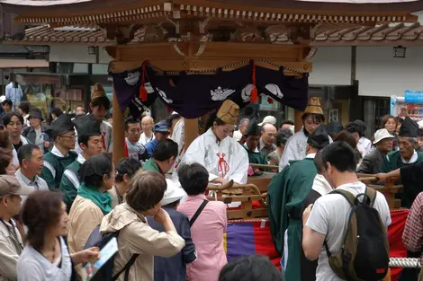 La parade du festival Aoba matsuri La parade du festival Aoba matsuri