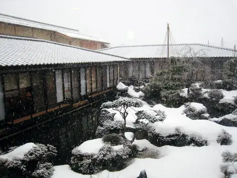 Un onsen sous la neige à Kanazawa Un onsen sous la neige à Kanazawa