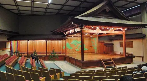 Interior del teatro donde se hacen presentaciones de Noh.