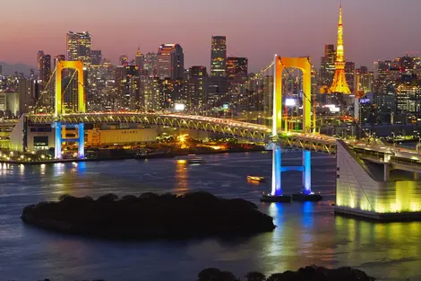 El Rainbow Bridge de Tokio. El Rainbow Bridge de Tokio.