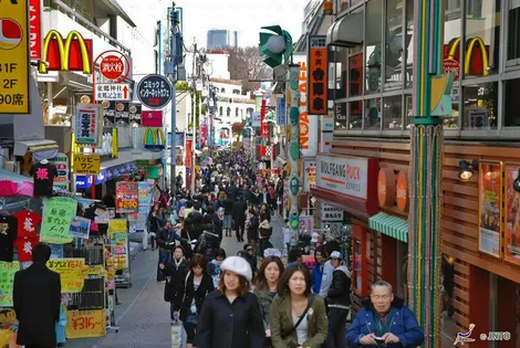Les multiples magasins de la ruelle Takeshita Les multiples magasins de la ruelle Takeshita