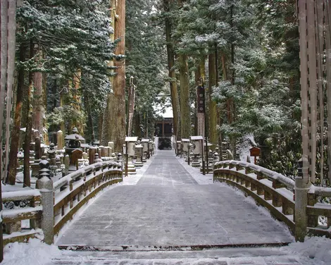 Cimetière Okunoin à Koyasan Cimetière Okunoin à Koyasan