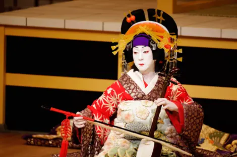 Un onnagata, un acteur spécialisé dans les rôles féminins dans le théâtre kabuki.