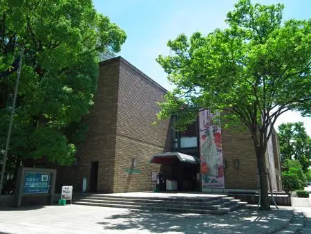 Entrada al Museo de Cerámicas Orientales.