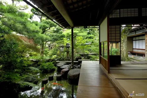 El hermoso jardín de la residenza Nomura.