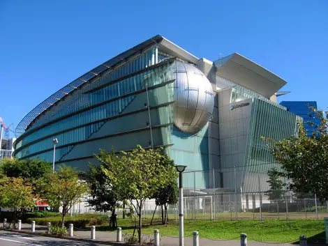 La cupola Gaia presso il Museo della delle scienze e dell'innovazione Miraikan (Tokyo)