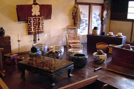 Pots, table,Mimatsu et l'art Mingei ne sont qu'à 45 minutes de Sinkansen de Tokyo.