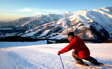 Un skieur sur les pistes japonaises de Nagano. Un skieur sur les pistes japonaises de Nagano.