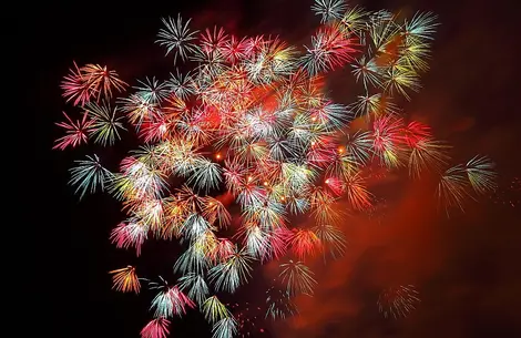 Los hanabi, fuegos artificiales, son toda una institución y un famosísimo ritual que no puede faltar durante el verano