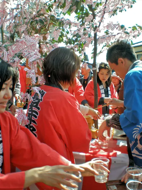 La défilé lors du festival Honen matsuri